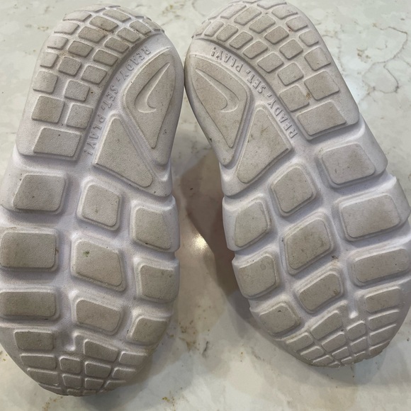 Nike size 9C Like New - Picture 3 of 3